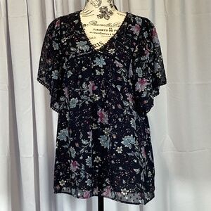 1488. DR2 Blue Floral Short Sleeve Blouse EUC Size Large